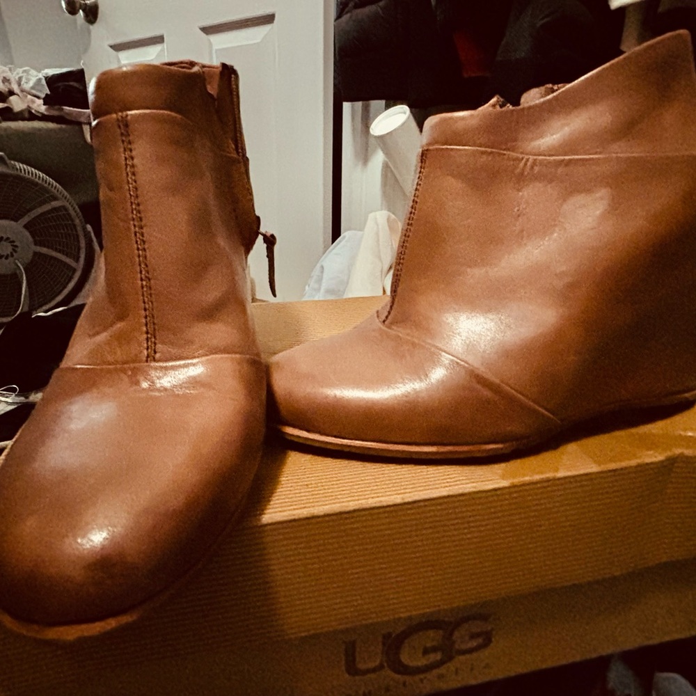 UGG Tan Ankle Booties Smooth Leather